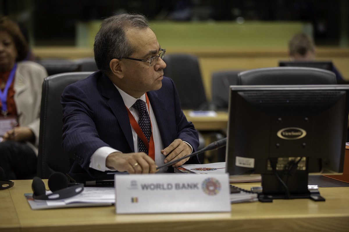 Education2030UN's tweet photo. "Now the magnitude of the challenge is immense, that’s why at the World Bank we are giving a lot of importance to the issue of teachers" @JaimeSaavedra22 @WBG_Education @UNESCO #GlobalEducationMeeting #SDG4 #Education2030 Watch 3min https://t.co/hgcZbv9eNW https://t.co/zc8biWp7ql