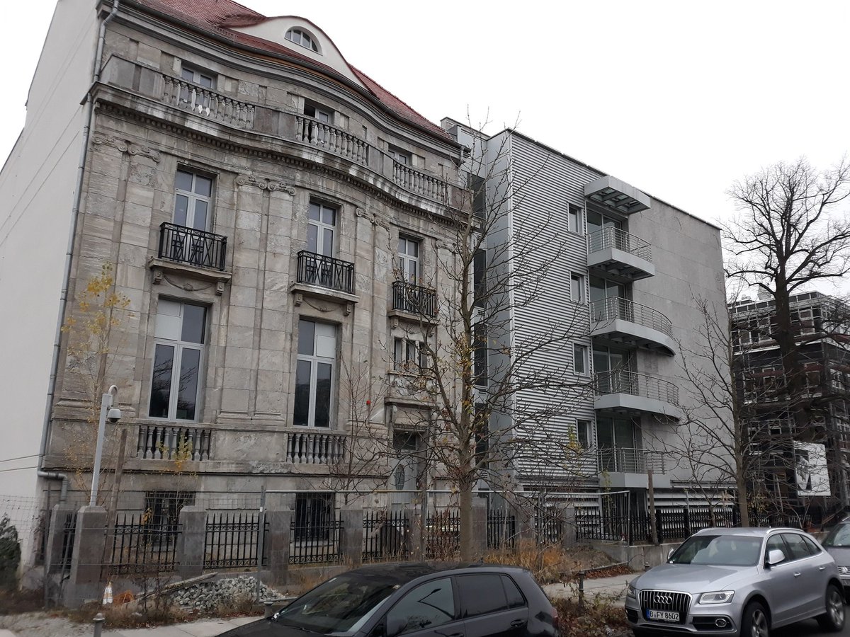 16\\ … at the Hohenzollernstr. 21, now Hiroshimastraße. The house did not survive, but the Greek embassy next door is being rebuilt, into whose backyard young Albert often dashed “to retrieve errant balls”, as Jeremy Adelsman ( @GlobalHistLab) writes in his biography of Hirschman.