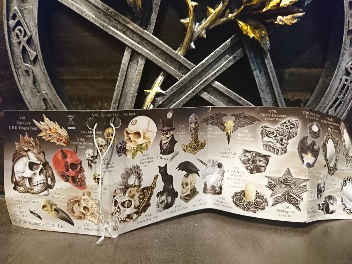 yeotao's tweet photo. A really cool #gothic #HomeDecor wall mount from #alchemystudios https://t.co/ioSTLW7DGI