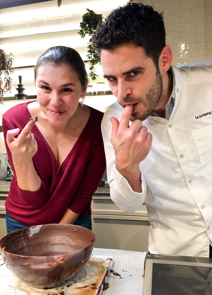 Hoy, he disfrutado del último Taller Gastronómico del año junto a <a href="/LLUISPEREZPAST/">LLUISPEREZ PASTISSER</a> en <a href="/espaciohdg/">Espacio Home Design</a> 👌🏻 Una clase muy top para todos, los que como yo, somos amantes del chocolate 🍫♥️ #EspacioGastro!