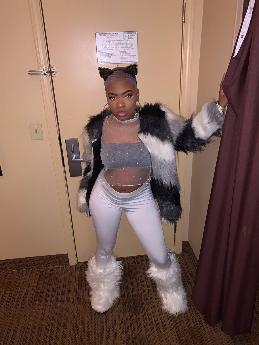 _aaliyahs's tweet photo. she so different she so different https://t.co/7KjwZaCrc2