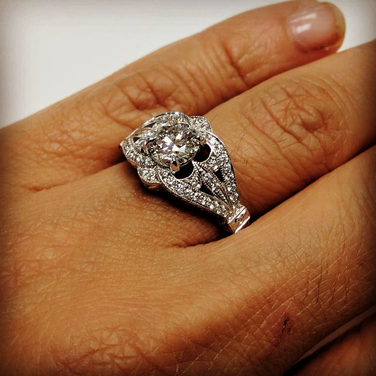 MDCDiamonds's tweet photo. Vintage Diamond Engagement Ring

https://t.co/Z7wk39Hw5V

#diamondsnewyork #vintagediamondring #rounddiamondring #milligtain #floralring #pavediamondring #handengraved #nycjewelry #filigree #mdcdiamondsnewyork #anniversaryring #engagementringsnewyork https://t.co/EUSqSyxv9q