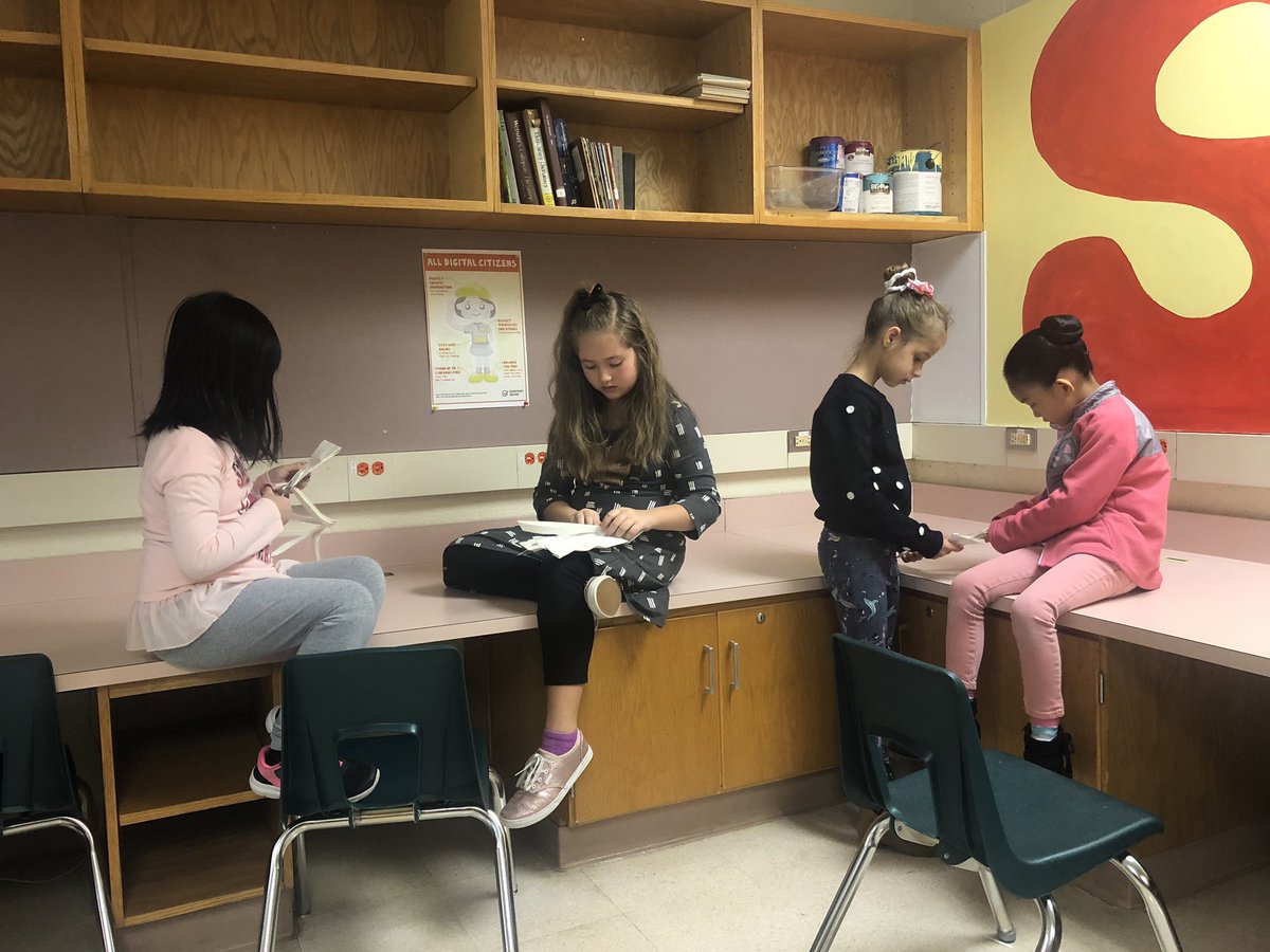 CMTeaches's tweet image. Hershey 2nd graders practicing their computer programming by following algorithms & debugging through unplugged👐🏽 & plugged lessons🔂 @codeorg #pairedprogramming #trojanpridedtsd