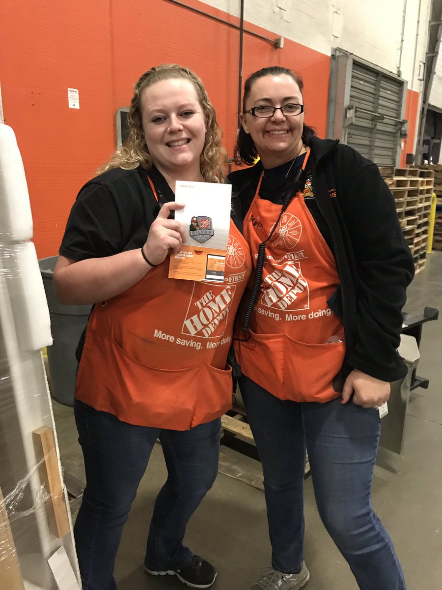 ginamarie280's tweet photo. Oooooooo 👀 LOOK @THDKaitlynLake earning Silver today!! Well done KK 👏👏👏👍 Well-done ma’am!! 🤘Keep rocking #2ndShiftBestShift #CRTVInbound @HDRLC8615 @KristinDecker11 @RobWoelfel @FieselMark https://t.co/I9CPeKJ9LW