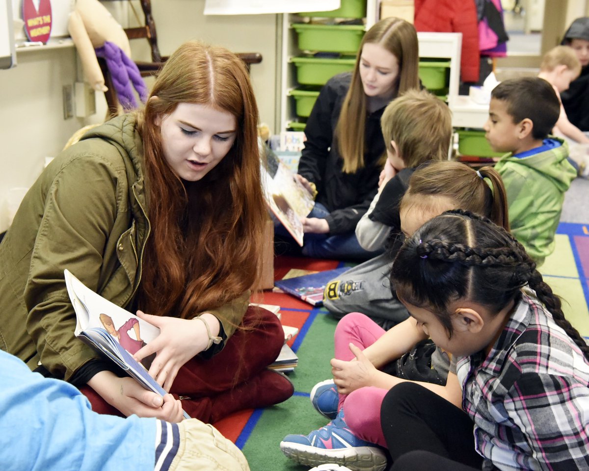 SOTAP students had a blast reading to Bemiss 1st grade and kindergartner classrooms today:  bit.ly/2zTzpO4