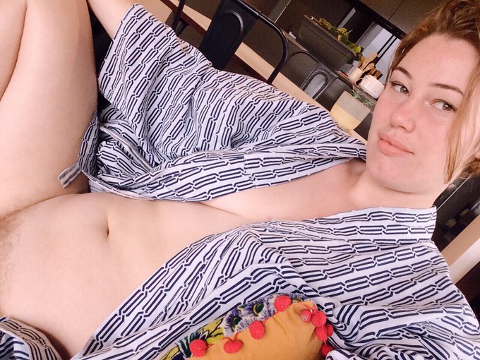 Good morning loves 🌻 https://t.co/yzacnBQQDZ