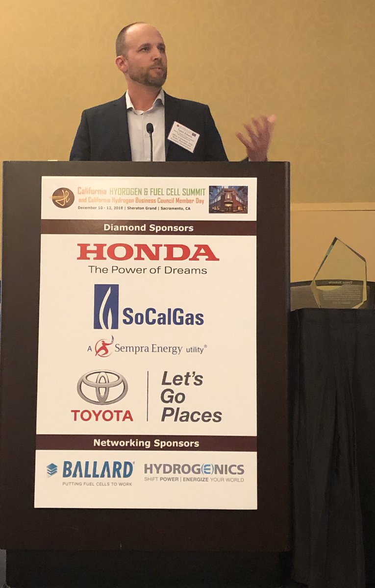 CAHydrogen's tweet photo. The CHBC awards #GoBIZ @tysoneckerle the #PublicLeadershipAward as #2018HydrogenChampion at the #CHBCSummit for his dedication &amp; effort to buildout the #hydrogen #infrastructure network in CA! There are now 36 open retail stations, 64 funded, &amp; 1,000 to come by 2030! #fcevs https://t.co/XO5g2sIhvh