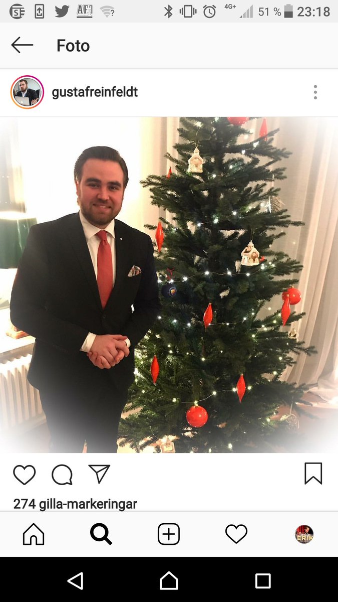 2006: Fredrik Reinfeldt slåss för att göra Sverige bättre.

2018: Gustaf Reinfeldt slåss för att vi ska kunna börja fira jul i oktober!! #svpol <a href="/nya_moderaterna/">Nya Moderaterna</a>