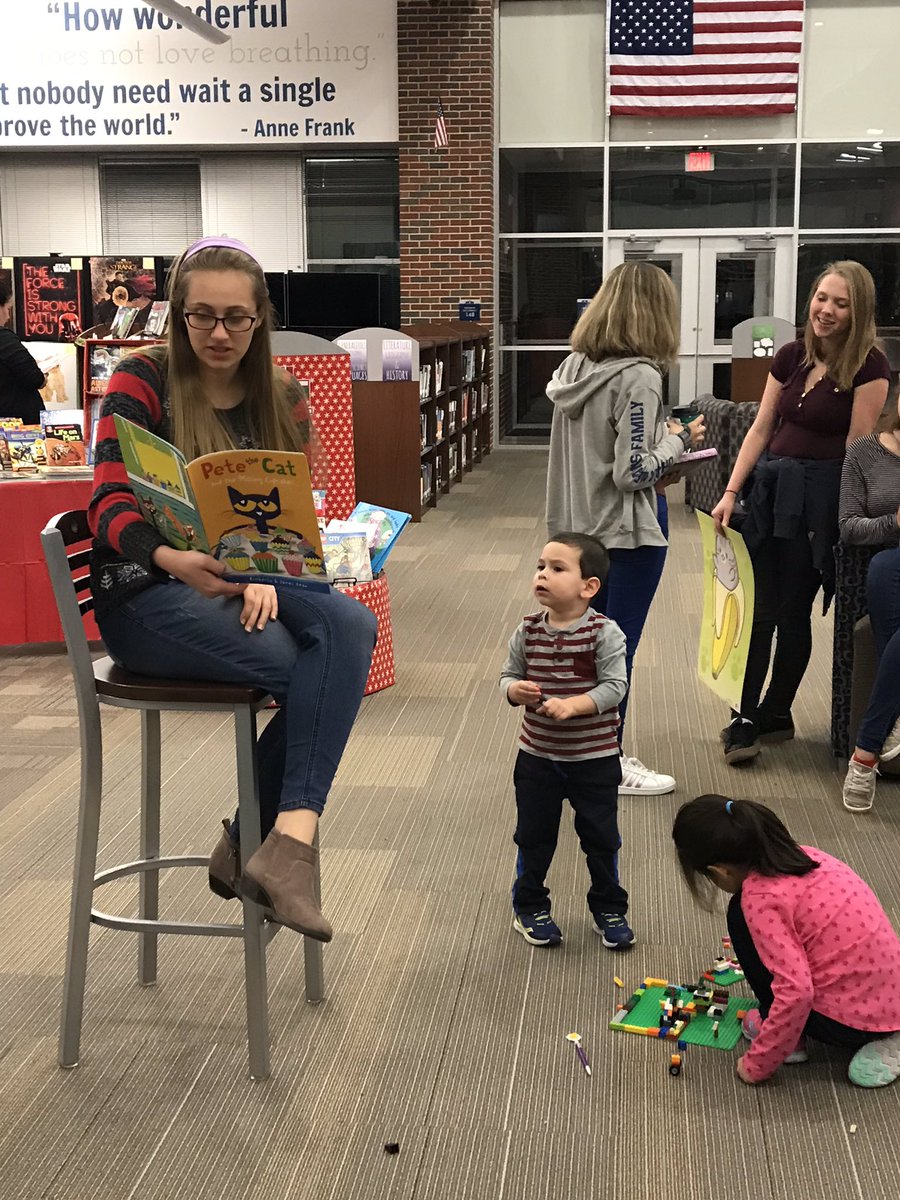 melissaeverhart's tweet photo. We had a wonderful night in the library last night at Deck the Halls of Heritage! These awesome volunteers read stories, played with LEGOs, served coffee, and sold books at our Book Fair. #misdproud https://t.co/yIJQ3xZ9Yf