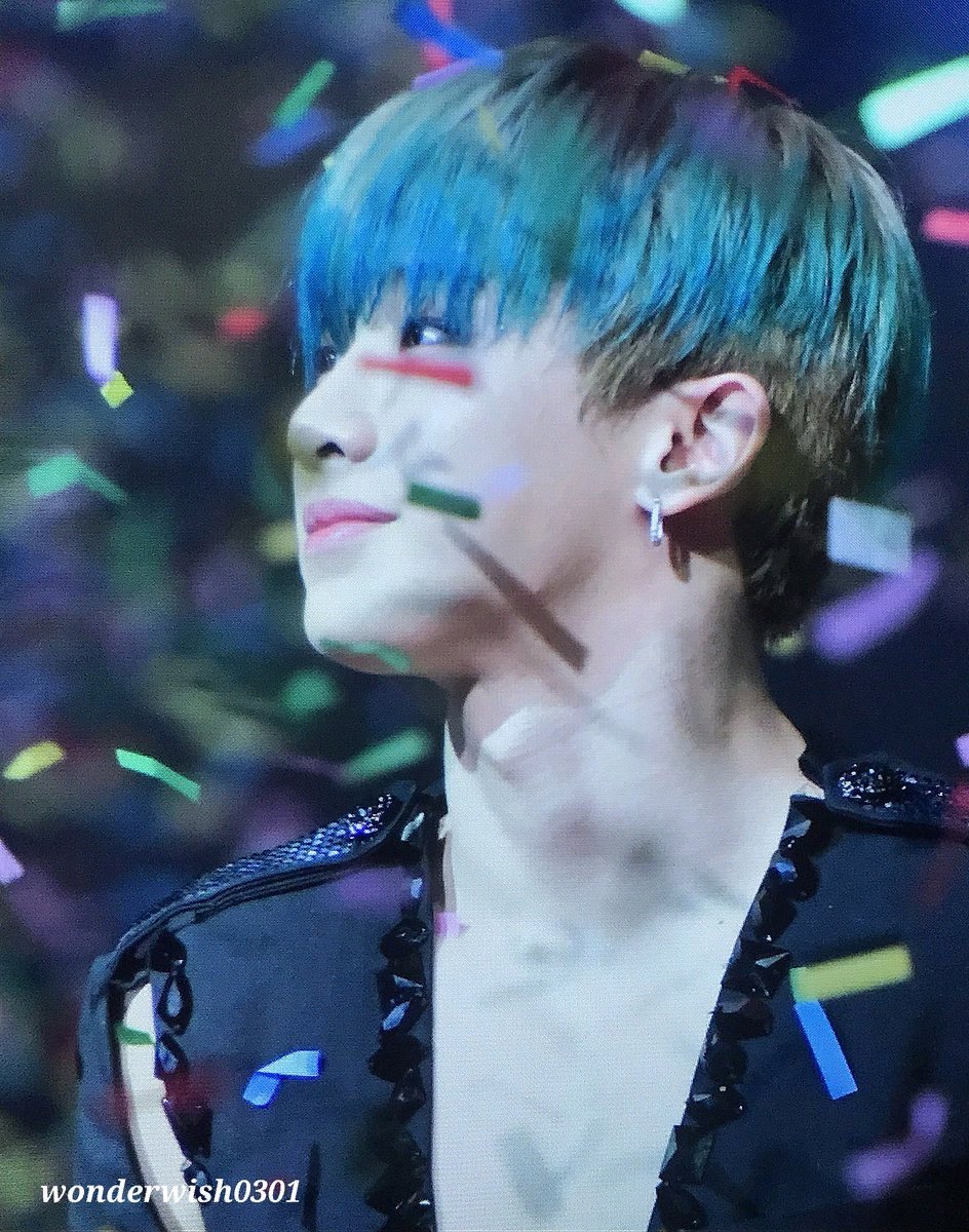 jus2_insp's tweet photo. 3 вещи в мире, которые нельзя объяснить: любовь, время и ЭТО

#MONSTA_X #MONSTAX_2018MAMA #WONHO @OfficialMonstaX https://t.co/CYPFyRt0Cq