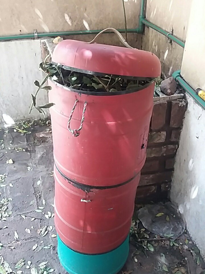 Circo_Reciclado's tweet image. #Compostera reutilizando bidones de 20 litros #reciclajeCreativo