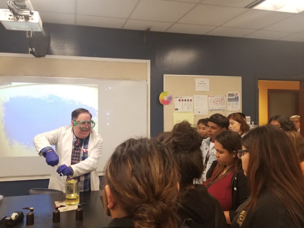 TheSAEP's tweet photo. Our advisors were happy to tag along with #Seniors from Kennedy HS to visit a #college chemistry lab @PACPR. #HigherEducation #Students #SanAntonio #collegebound #firstgeneration #firstgen #admissions #Classof2019 #seniors #pacproud #discoverpac @EISDofSA @AlamoColleges1 https://t.co/9YaX7FnbJu