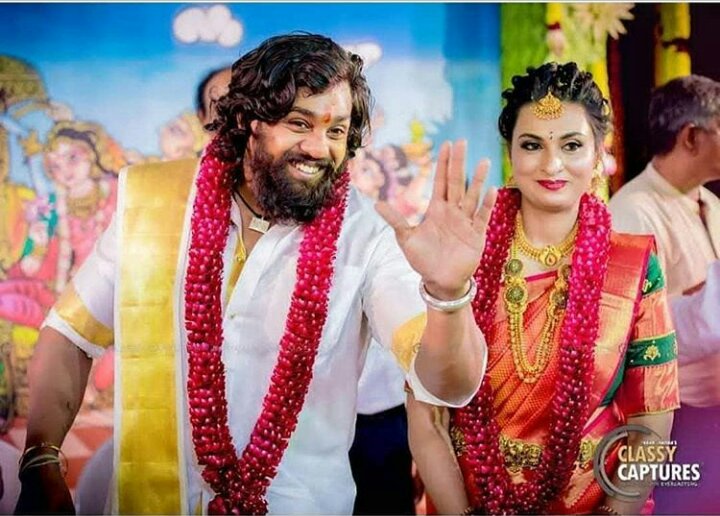 RAdduri's tweet photo. #ಜೈ #ಸರ್ಜಾವಂಶ
#ದ್ರುವ ಅಣ್ಣ ಮೇರಾ #ಪ್ರಾಣ ಹೇ
😘SANDALWOOD CUTE Couple's
ನಿಮ್ಮ ಜೀವನ ಗುಲಾಬಿ ಹೂವಿನಂತೆ ಎಂದೆಂದಿಗೂ ಅರಳುತ್ತಿರಲ್ಲಿ 
@DhruvaSarja Bro 😍 @PreranaShankar Athge 👸
Jai Hanuman https://t.co/X8qih02Dj0