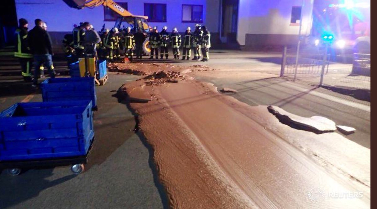 Alex_Polinsky's tweet image. In Germany last night a molten river of chocolate flowed out of a factory and paved a road that  #WillyWonka woulda been proud to drive on! #chocobahn #cocoaroad #Sweetstreet 🤯😊🔥⭐️❤️🎩🤣