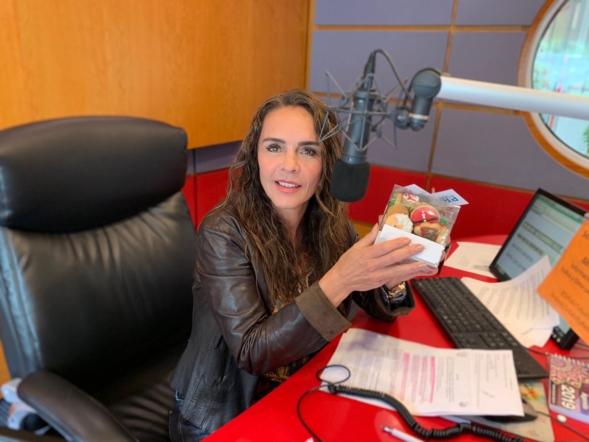 SofiaEnTuRadio's tweet photo. ¡Muchas gracias a @PerformCom por mis galletas! https://t.co/TXuu51LEbb