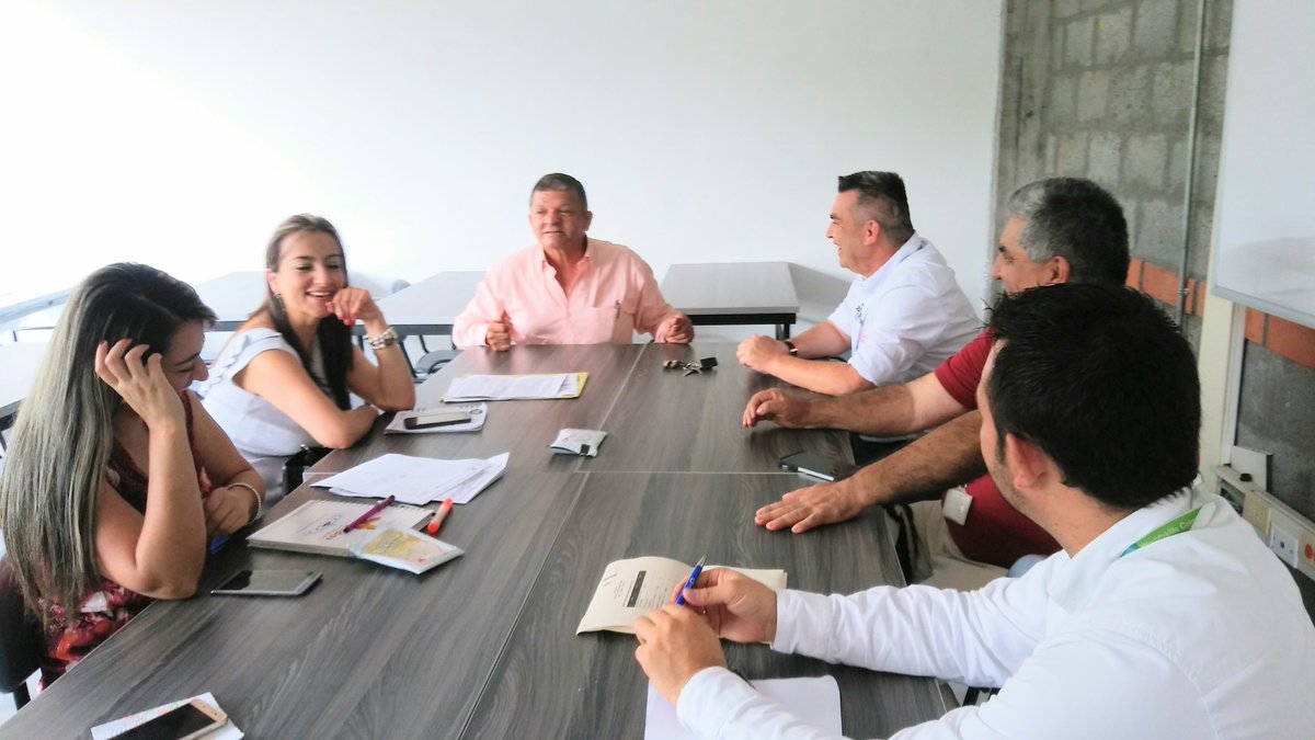 JUANFSOSTENIBLE's tweet photo. Estableciendo alianzas estrategicas en Marmato, Caldas, con el fin de ofrecerle a la comunidad minera una oferta educativa pertinente y de alta calidad.Participan SENA CFMA, SENA Caldas, Gobernacion de Caldas, Alcaldia de Marmato y comunidad. https://t.co/Uclg5PkTis