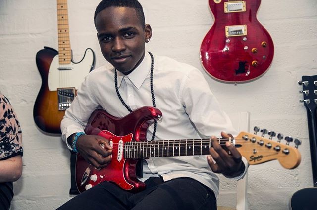 Here are some top guitar solos 😀 🎸 Jimi Hendrix - Voodoo Chile
🎸 Led Zeppelin - Stairway to Heaven
🎸 Guns N' Roses - November Rain

What's your favourite? 
#YouthMusic #Music #solo #guitar #artist #band #classic 📷 Merseyside Youth Association MYA… ift.tt/2Ldmb31