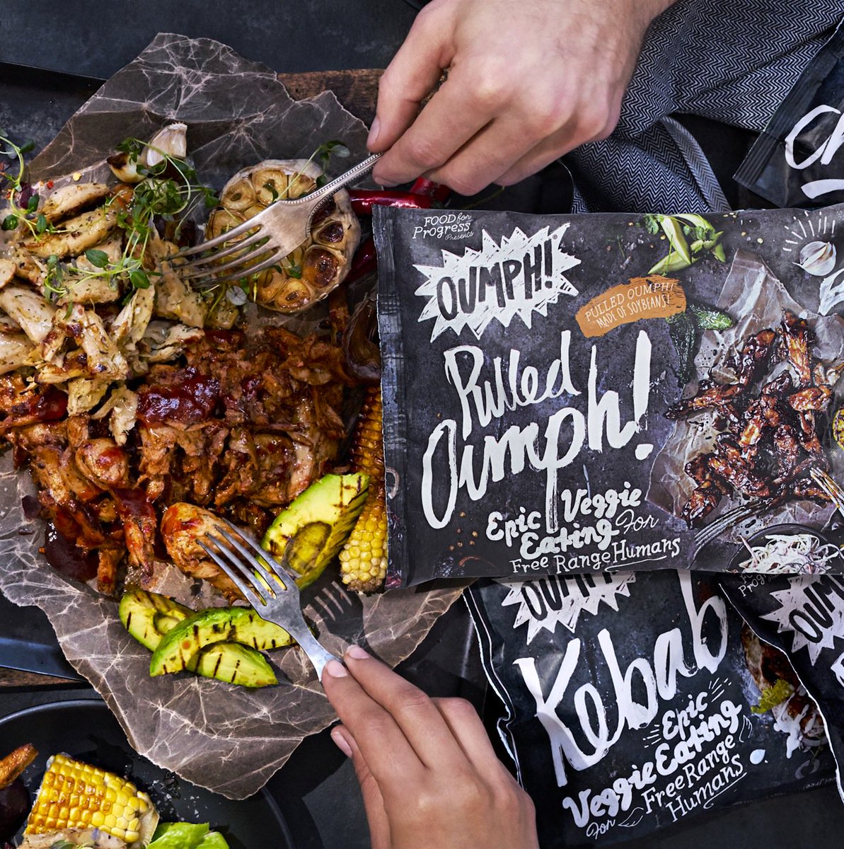 FatGayVegan's tweet photo. Eat samples of Pulled @eat_oumph for free at Hackney Downs Vegan Market this Saturday and Sunday (Dec 15+16). The company is serving samples on crunchy corn chips with pickled onions ALL WEEKEND. Read more here: https://t.co/DFqEJpe5SQ https://t.co/RrZmsLgg6R
