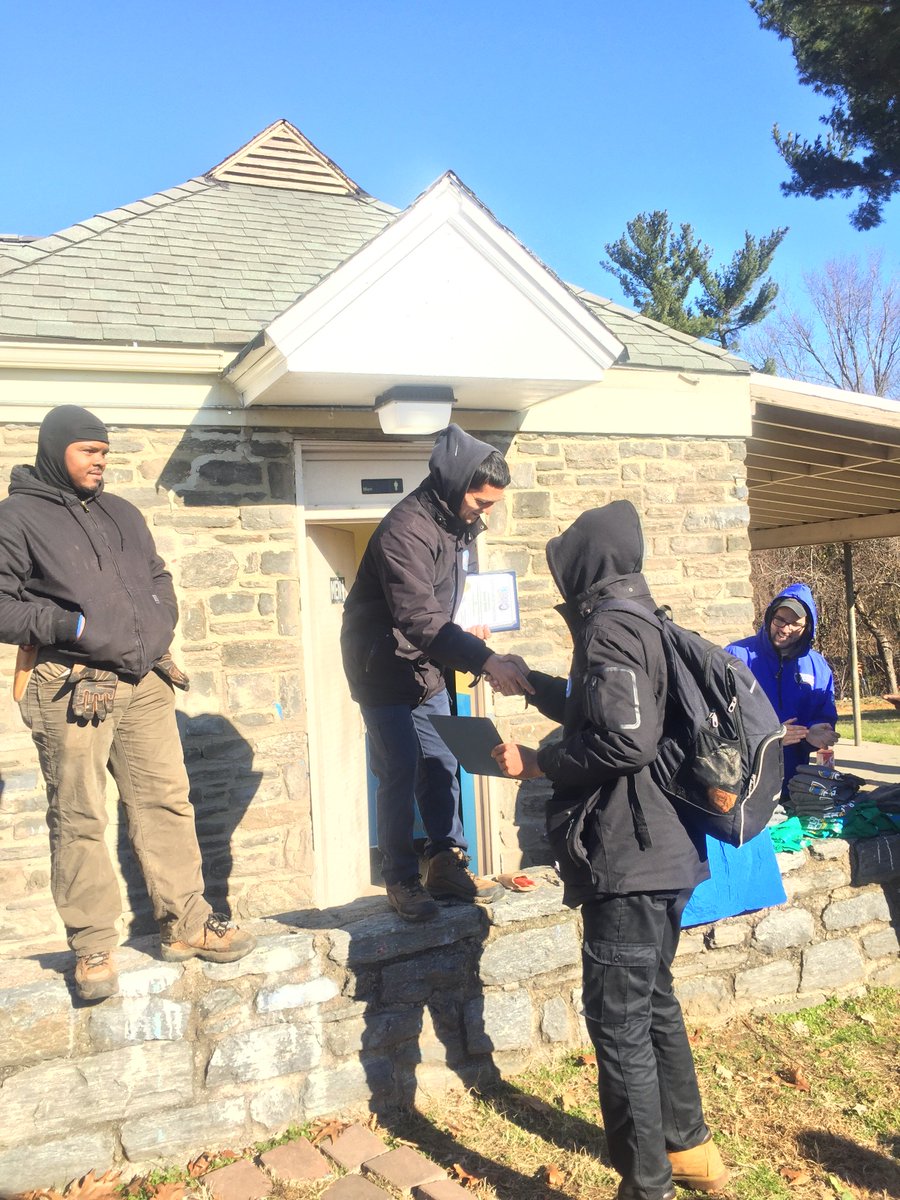 digitalonramps's tweet photo. Congrats to the @PowerCorpsPHL team who earned their Tree Care and Urban Agriculture badges last week! It was great to be part of this event with our LRNG Philly partners. @WeAreLRNG @PhilaParkandRec #LRNGPhilly https://t.co/B9sDa52Umm