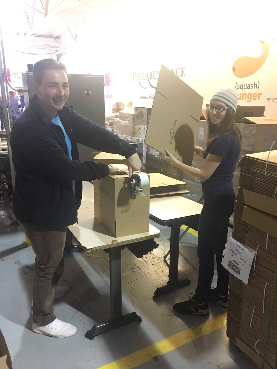 JulianneShill's tweet photo. #dayofservice @Philabundance @MunichRe_US #communityMR https://t.co/mlCdJTgpRP