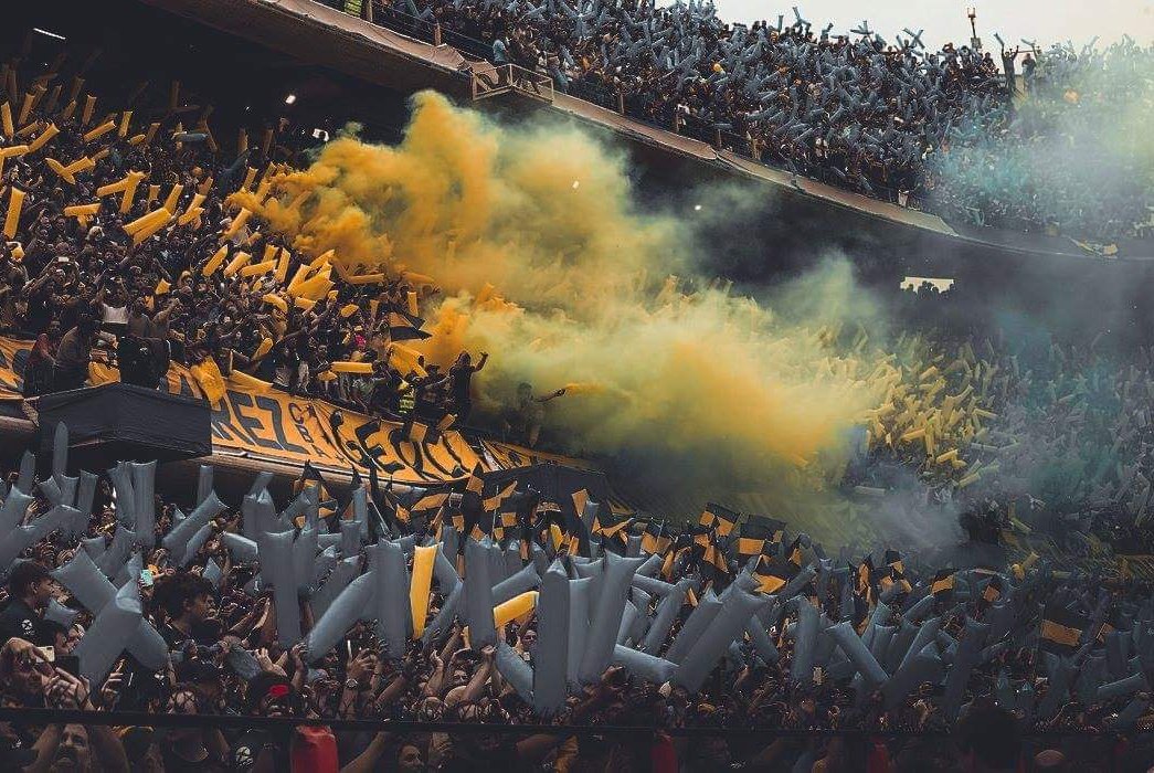 branchiniivan's tweet image. La caída de un gigante es la felicidad de los mediocres.