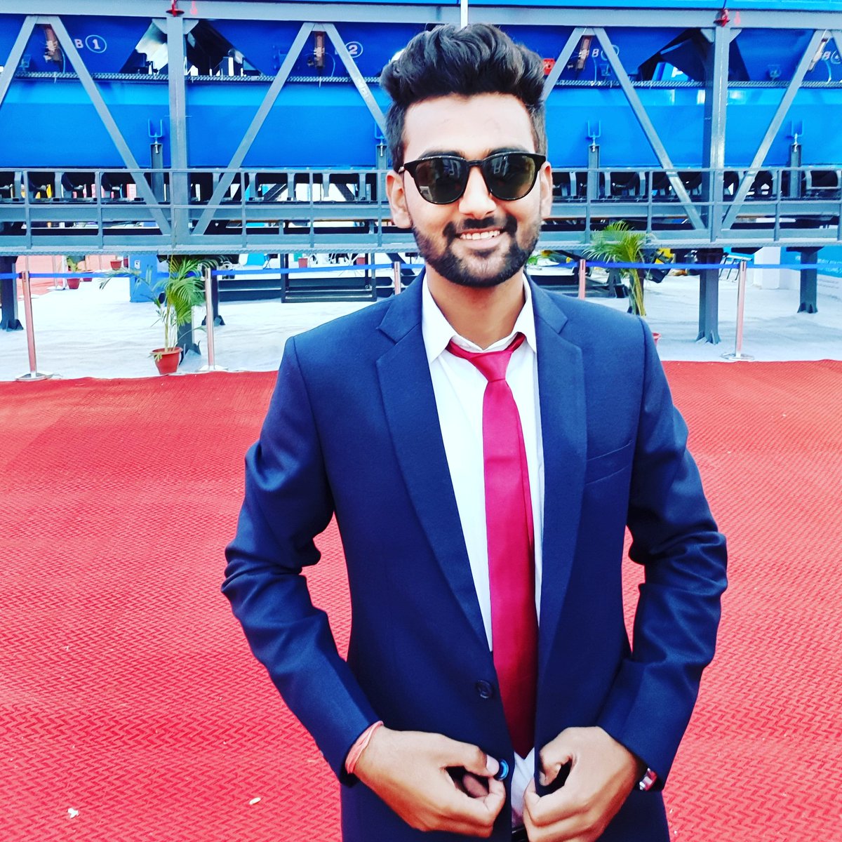 luckyv840's tweet photo. #baumaconexpo2018 #Bauma2018 #style #suit #gurgaon @baumaconexpo @ColorsTV @BiggBoss @Pratiks28827113 @SharmaSindhuja https://t.co/I3m4uc2RLq
