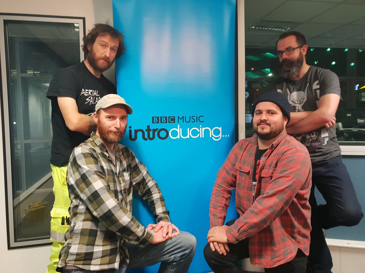 BBCIntroCambs's tweet photo. 🚨TONIGHT FROM 8🚨
Brand spanking NEW music from @farfromrefuge1, @XidusPain & @LydiaSingerHQ. #Studio2Session with @FESocietyband PLUS @sovietfilmsband are our #GettingToKnowYou guests.
It's a jam packed one! https://t.co/XxETgWGq7C https://t.co/1gUe0KjAVa