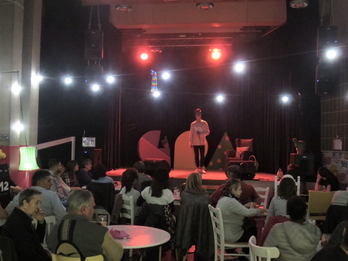 grajove's tweet photo. Torna al Gra aquest divendres a les 20 h  "Escenari Obert", un espai perquè els i les joves de 12 a 35 anys de Granollers i la comarca mostrin les seves habilitats i talent artístic.
Us esperem.
#GraJove #EscenariObert #Mostra #Artística #Granollers #VallèsOriental https://t.co/Rcf9zsN8uv