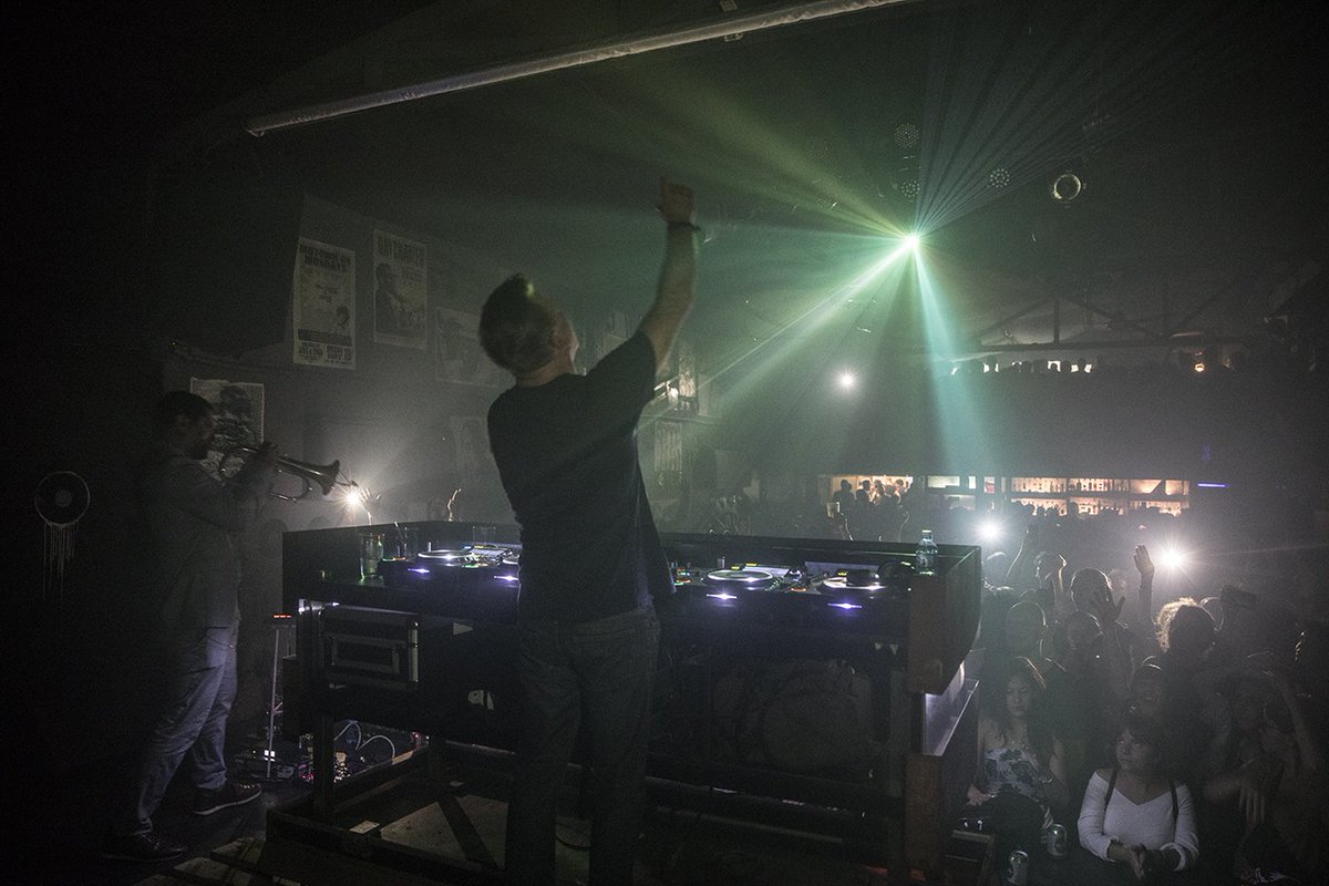 fabricadeartecu's tweet photo. Disfruta de las imágenes del pasado miércoles en la primera Rave Party de @Fabrica de Arte Cubano donde compartieron los Djs ingleses @Paul Oakenfold y @Zen Freeman junto a los invitados cubanos @Lejardi, @Cimafunk, @Yissy García, @Yasek Manzano, #DifferentAge. #MusicaFAC #FAC https://t.co/1CjTyod3o7