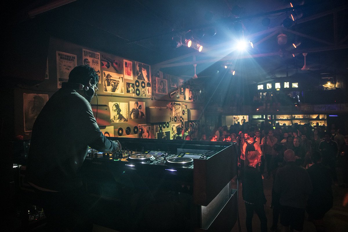 fabricadeartecu's tweet photo. Disfruta de las imágenes del pasado miércoles en la primera Rave Party de @Fabrica de Arte Cubano donde compartieron los Djs ingleses @Paul Oakenfold y @Zen Freeman junto a los invitados cubanos @Lejardi, @Cimafunk, @Yissy García, @Yasek Manzano, #DifferentAge. #MusicaFAC #FAC https://t.co/Bkpr9sXk9Z