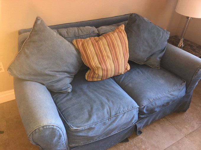 Nice couch, who shot Jay Leno? https://t.co/qOtQQ985MD