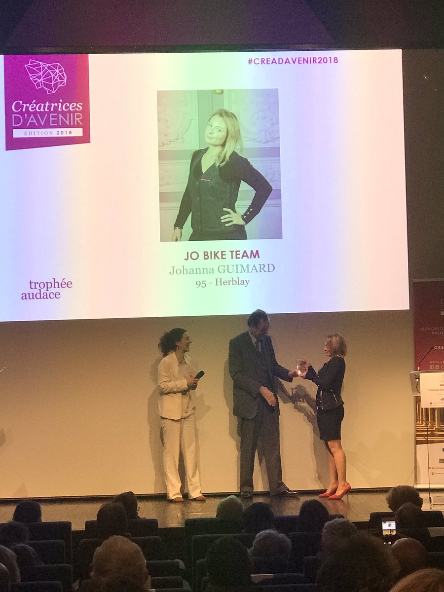 PopAPConseil's tweet photo. Trophée « audace » de Créatrice d’Avenir #CreadAvenir2018 emportée par #JoBikeTeam. Leur mission ? Protéger les motardes et les enfants sur la route, par des vêtements adéquats. J’adore 👍🏾 
#securiteroutiere https://t.co/s6Iara4ZET