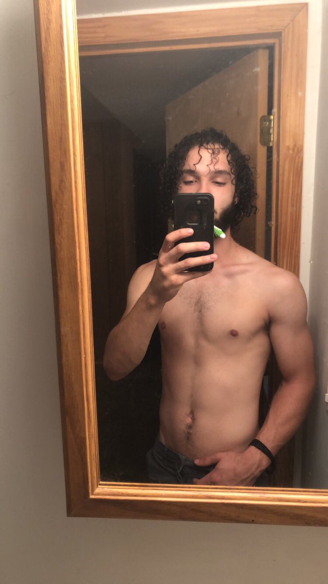 TheYoungKT's tweet photo. Little by little more definition in the stomach but progress none the less https://t.co/XfpgW9MW0x