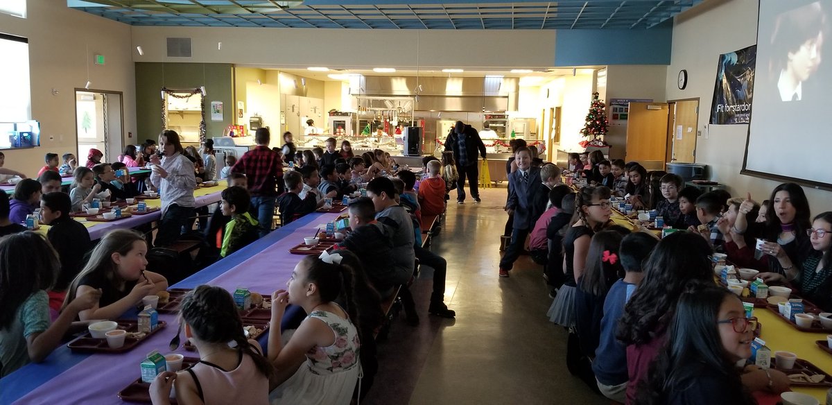 AlamosaES's tweet photo. 2018 AES 3-5 Hogwarts Holiday Dinner https://t.co/eKMdVZkY7w