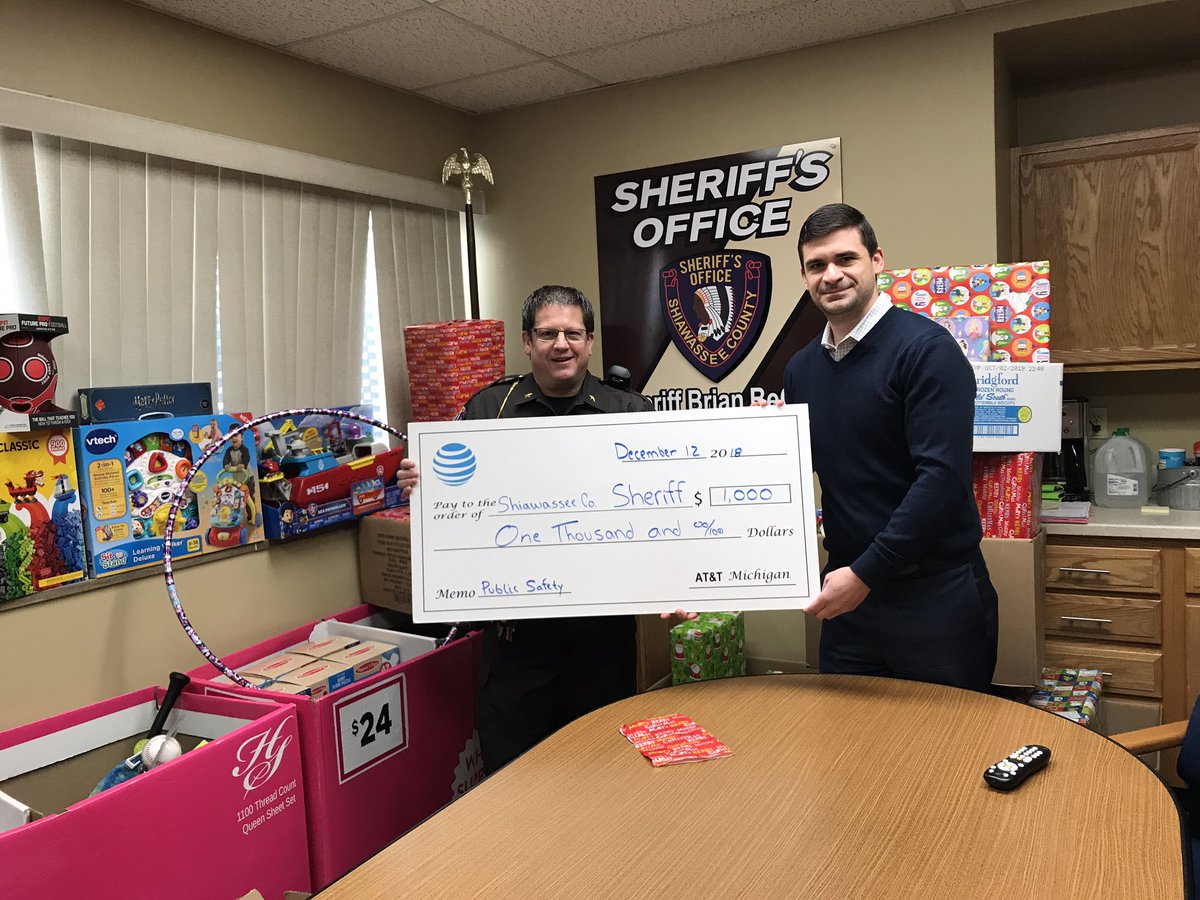asol1ad's tweet photo. Good morning visits in Owosso and Corunna today. Spent time with County Sheriff Brian BeGole talking #ATTimpact. The sheriff’s office is working hard to give all kids a Merry Christmas this year. More good things to come! #connecttogood https://t.co/NHkmGGLntP