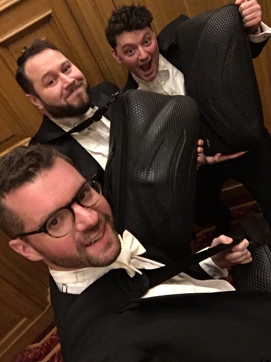 3 male soloists, 3 <a href="/LAT56/">LAT_56</a> bags! Having a wonderful time at Windsor Castle before our performance of Handel’s Messiah with <a href="/TheHanoverBand/">The Hanover Band</a> <a href="/PeteDavTenor/">Peter Davoren</a> <a href="/timmorganCT/">Tim Morgan</a>