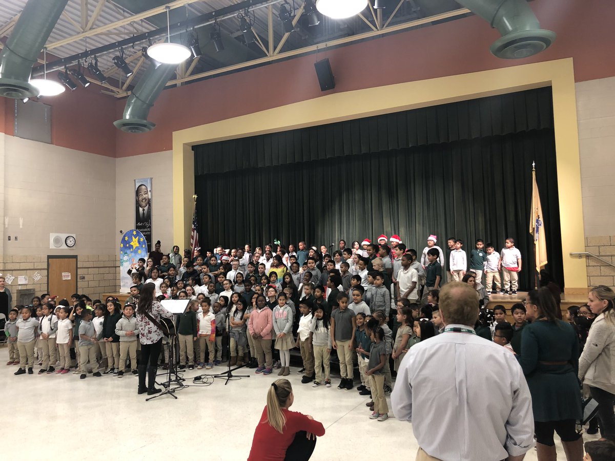Lklina9's tweet photo. Gregory School rehearsing for tonight’s Winter Concert! Don’t miss it! Show starts at 6:00pm at Gregory! 🌲⭐️🕯🎶 @BethBehnken @LauraWiddis1 @LBpublicschools https://t.co/Zlel6d2EST