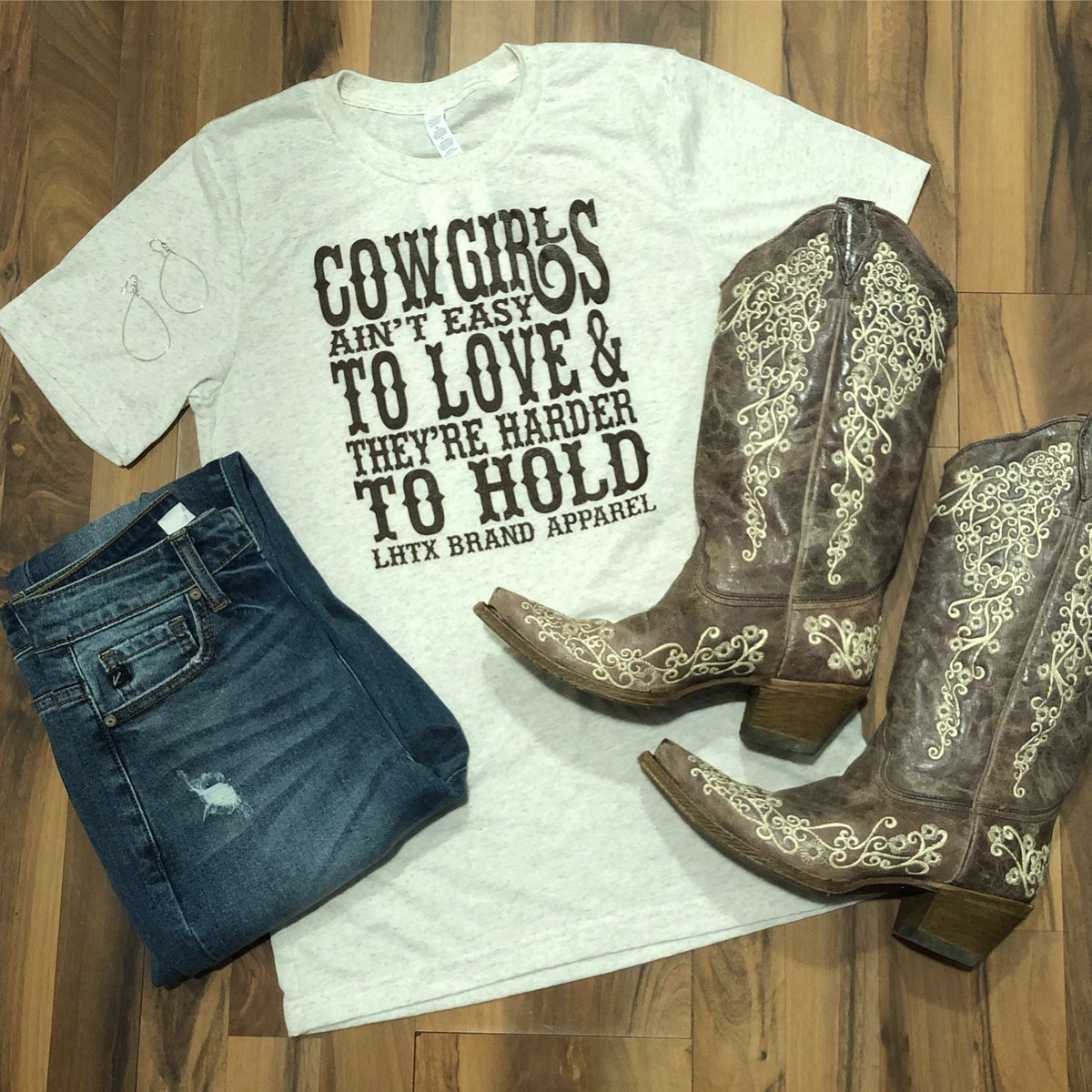 shopmixmingle's tweet photo. Pull on your boots and take on the day in this comfy cowgirls tee. Shop with us in store or online!
•
#musthave #cowgirl #cowgirlstyle #boutiqueshopping #onlineshopping #ootdfashion #ootd #cowgirlboots #mixmingleboutique #shopmixmingle https://t.co/kyHhyf7cu9