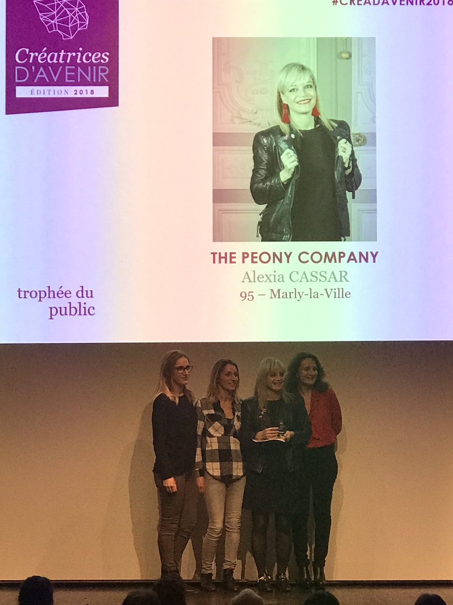 PopAPConseil's tweet photo. Un projet que j’ai particulièrement aimé, a obtenu la trophée du public lors des Créatrices d’Avenir @CreadAvenir 
Il s’agit de
@ThePeonyCompany. Et la nouvelle vient de tomber : elle est également Créatrice d’avenir 2018 💪🏾👏🏾🌸 https://t.co/3rvMUx3Chv