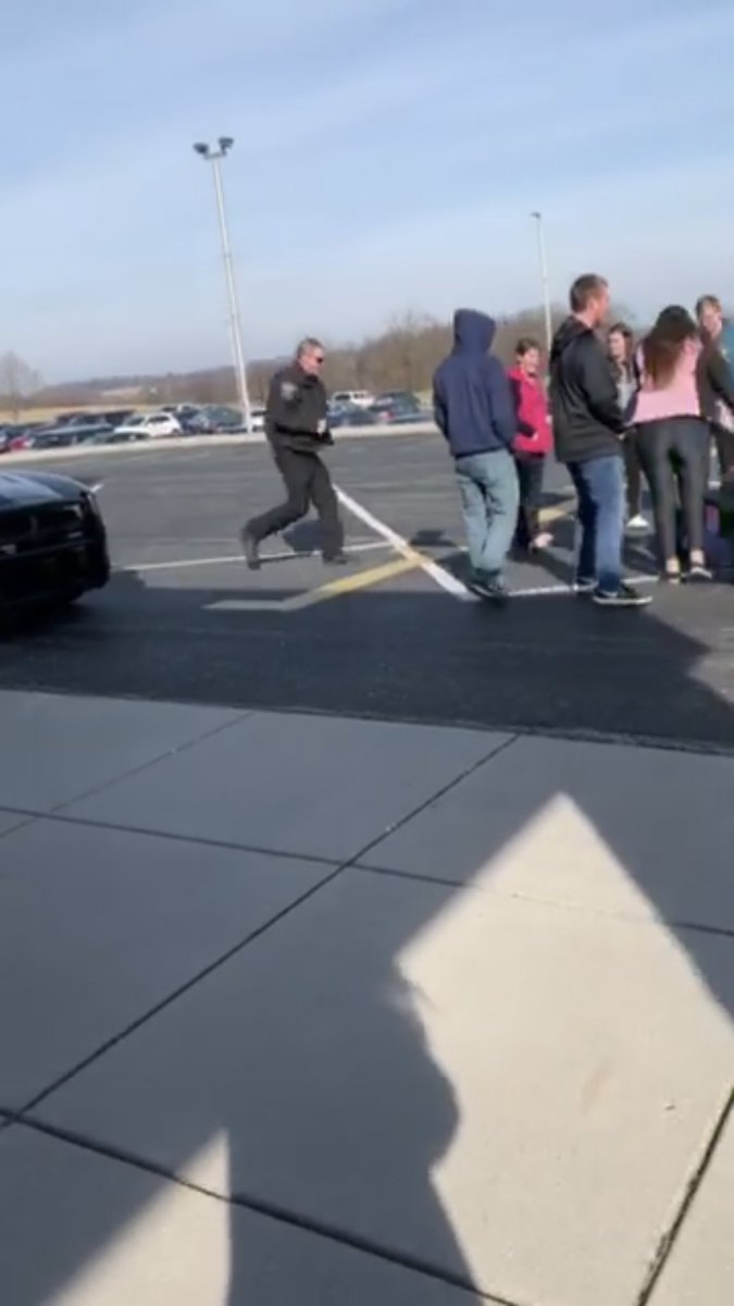 SROBlais's tweet photo. Awesome day spending time helping KD students make videos about distracted driving and awareness for a safe driving video challenge. #Teendrive365 https://t.co/kgnpsX8WW5