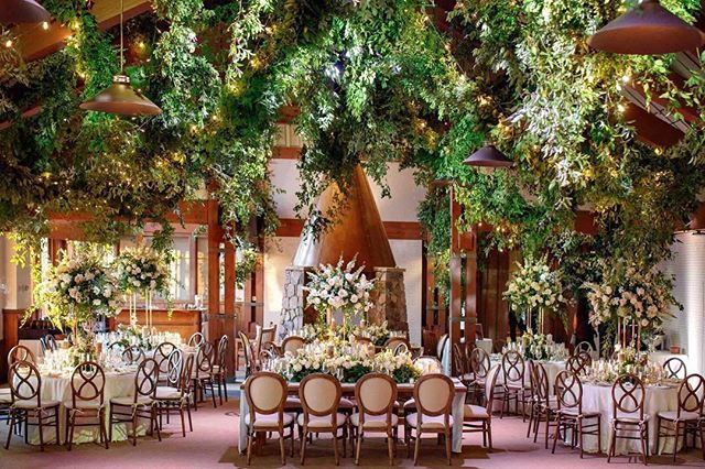 The Sundeck this summer dressed to the nines for a wedding. See our 🔗 in bio to read about this stunning creation featured on @caratsandcake. @jzevents, @roeyyohaistudios, @lewismillerdesign, @elanartists, @valientertainment, @thelittlenell, <a href="/bydesignfilms/">byDesign Films</a>, @delissiousaspen,…