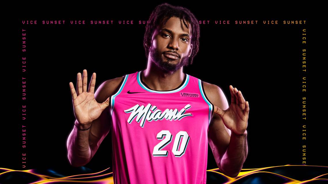 lucvsrvmos's tweet photo. Vocês podem procurar o quanto quiser, mas não vão encontrar em lugar nenhum uma coleção de uniformes mais bonitas do que essa.
#Vice #ViceNights #ViceSunset
@MiamiHEAT #HEATCulture 🔥🔥🔥 https://t.co/AylasFT75w