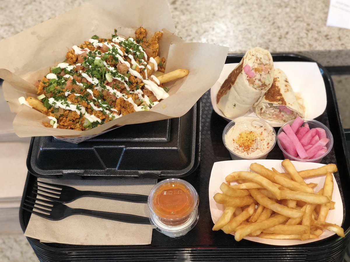 fufusgrill1's tweet photo. This is what real beauty looks like... only @fufusgrill
*pictured๐ธ:
Chicken Shawarma fries
Cauliflower Wrap
Fries
Hummus
#fufus #hummus #iefood #ie
#riversidefoodlab https://t.co/yI2PA7AVCN
