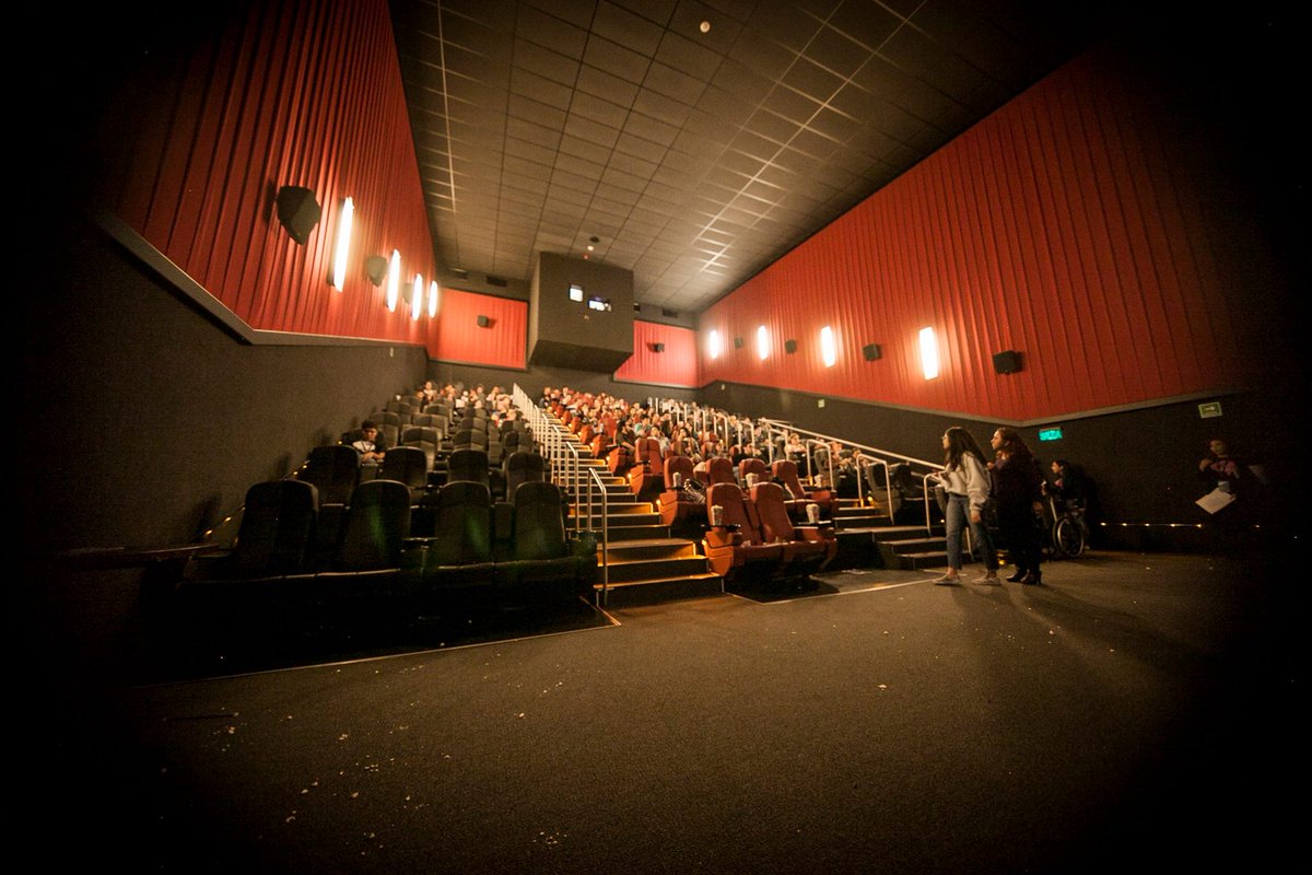 En cada una de nuestras ediciones de #areabymimec, abrimos una proyección de #cortometrajes de #estudiantes exclusiva para nuestros asistentes. Conoce más visitando: areabymimec.com/areas-short-fi… #teveoenarea #congreso #innovacion #emprendimiento #cinemexicano