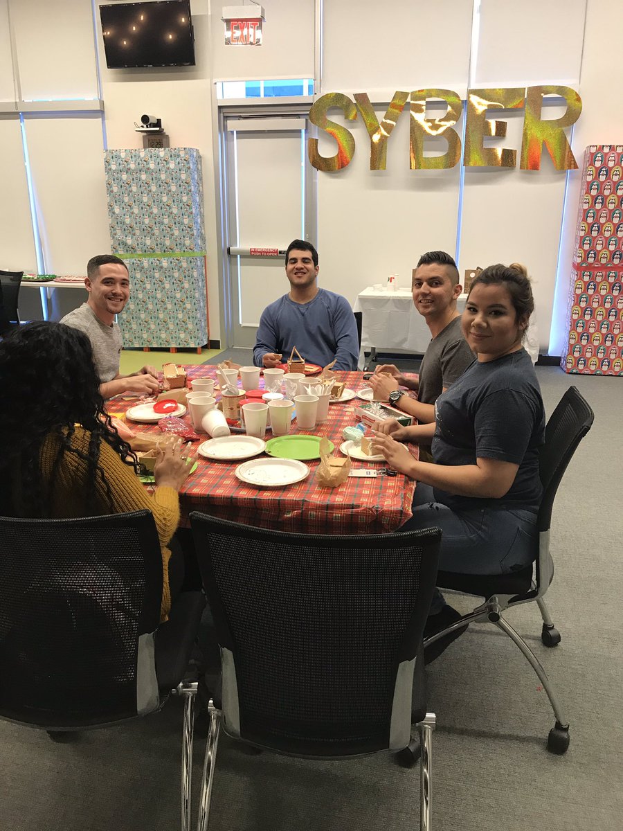 SyBER_ERG's tweet image. Tempe Chapter’s Holiday Party is in full swing! Gingerbread houses are looking good 😎 #SYBERGIVES