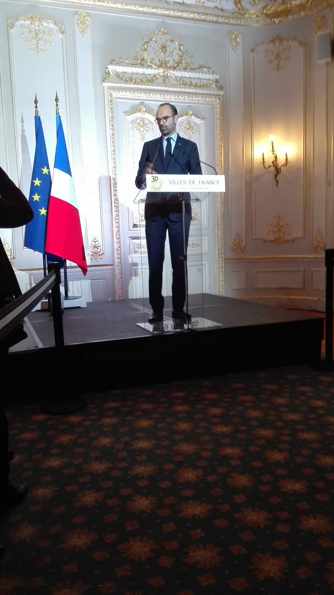 VillesdeFrance's tweet photo. .@EPhilippePM, le Président nous propose un travail sur 4 axes: la transition écologique, la fiscalité, notre démocratie, l'organisation de l'État #30ans @villes2fr https://t.co/mldpXvaJUi