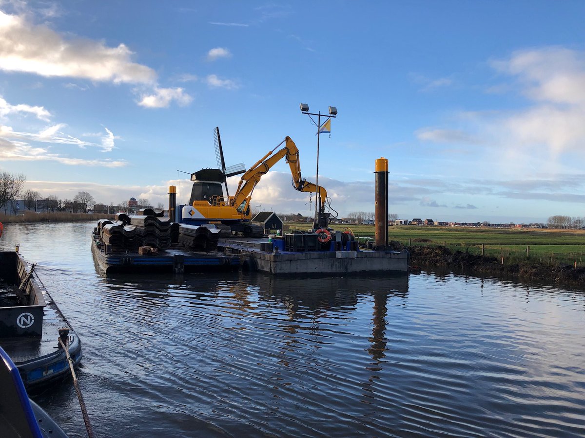 Werkzaamheden op Traject 19 langs het kanaal Omval - Kolhorn, #WaakSaam #Kovanoh <a href="/biggrondwater/">Van den Biggelaar Grond- en Waterbouw</a> met <a href="/mzgwwservice/">M.Zwaan GWW-Service</a> <a href="/JohanKaptein/">johan kaptein</a> <a href="/JesperG99/">Jesper</a> 💪💪💪