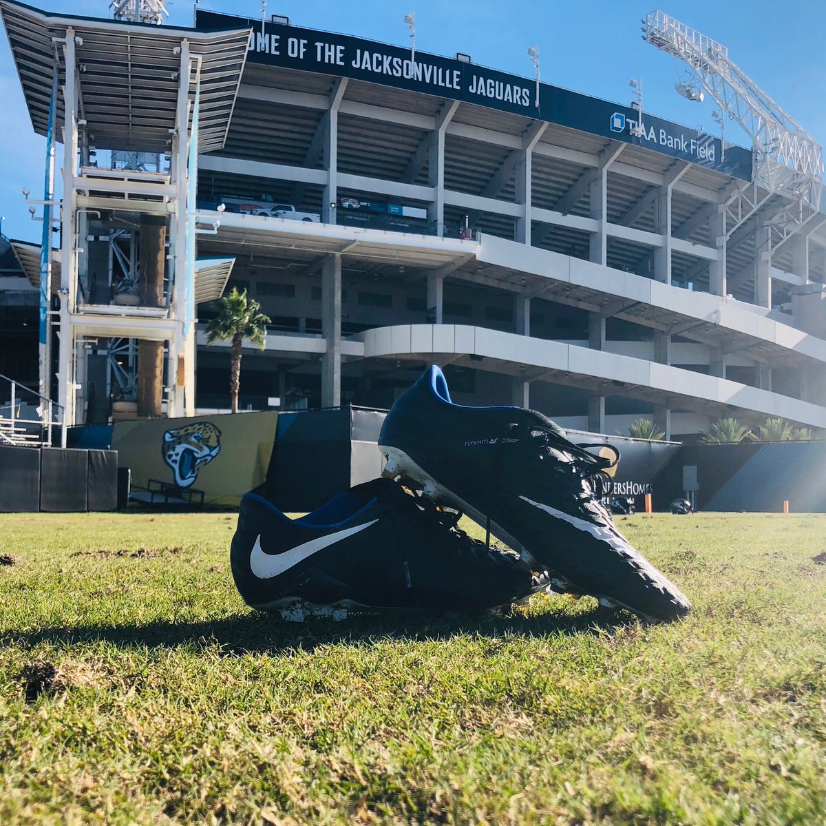 Pro Bowl votes count for DOUBLE today, so I want to give fans a chance to help me out & win the cleats I’ve worn all season 🤙🏼
RT for your chance to win!
(Or if you’d rather hear one of my famous dad jokes, that’s available as an alternate prize)
#ProBowlVote + Josh Lambo