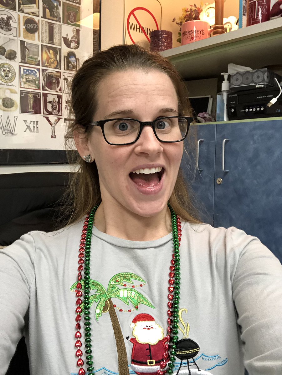 suzannerod110's tweet photo. #12daysofnorth #toschpride #toschESL #glittersparkles #santaonthebeach https://t.co/HuuPDjLCKP