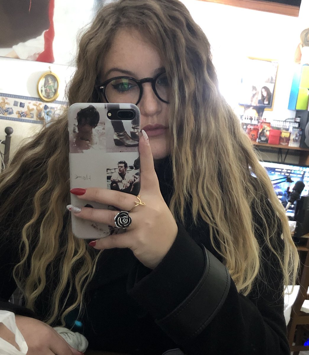 aetheriumhes's tweet photo. Ok vado, sono cessa e non succederà nulla ma okay 🌹 https://t.co/enrGF9UkOo